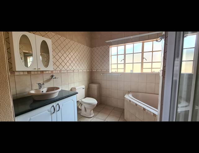 4 BEDROOM FREEHOLD FOR SALE IN CASHAN